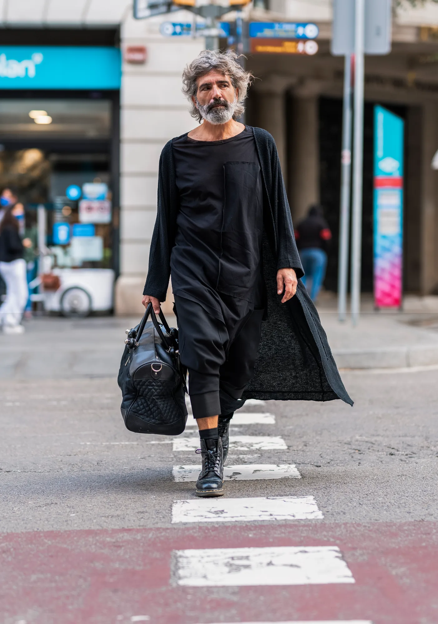 Editorial ANTONIO RODRIGUEZ — total look negro